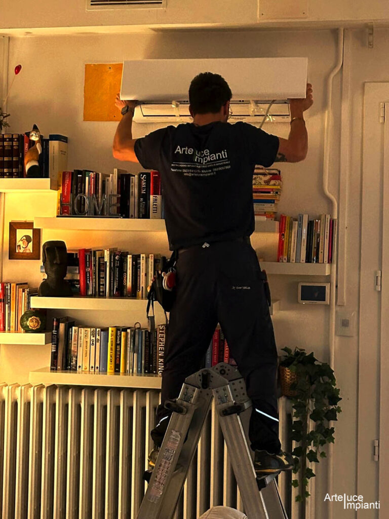 Manutenzione del condizionatore: la guida pratica per aria fresca e bollette leggere | ARTELUCE IMPIANTI