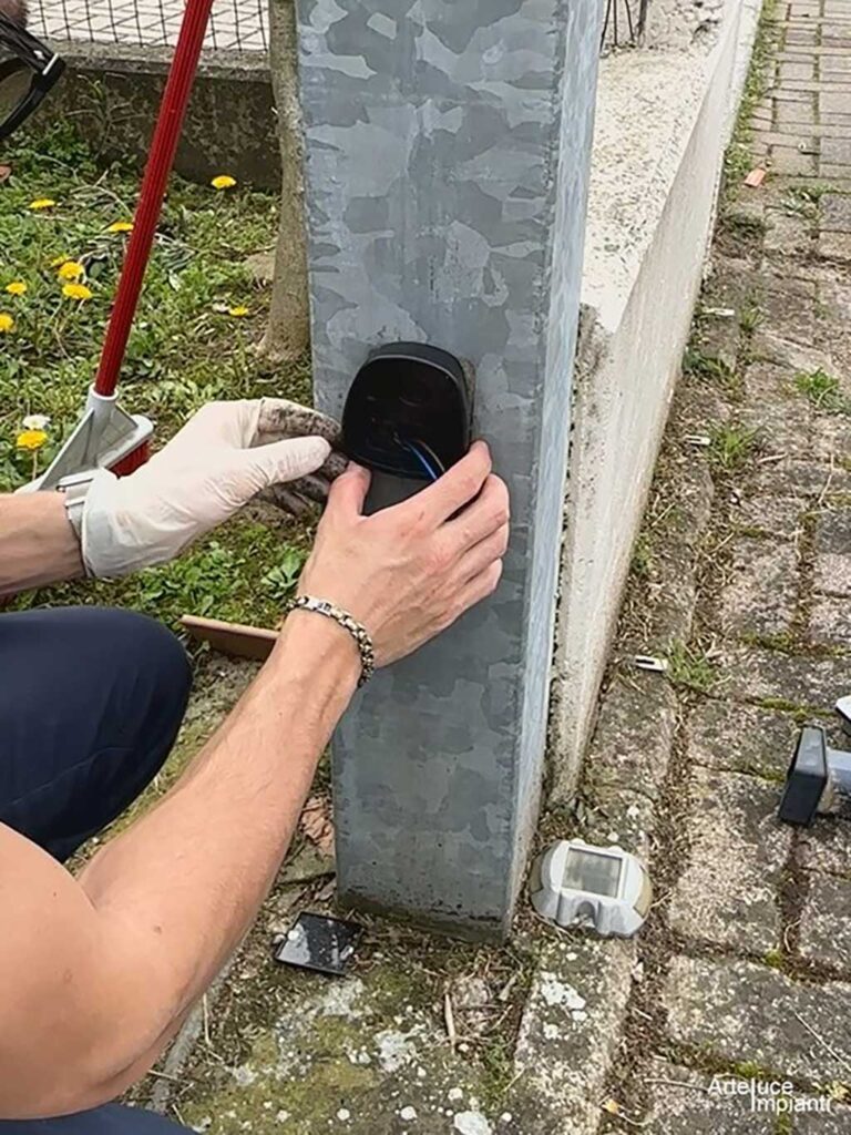 Installazione fotocellula per cancello automatio a San Martino in Rio | ARTELUCE IMPIANTI