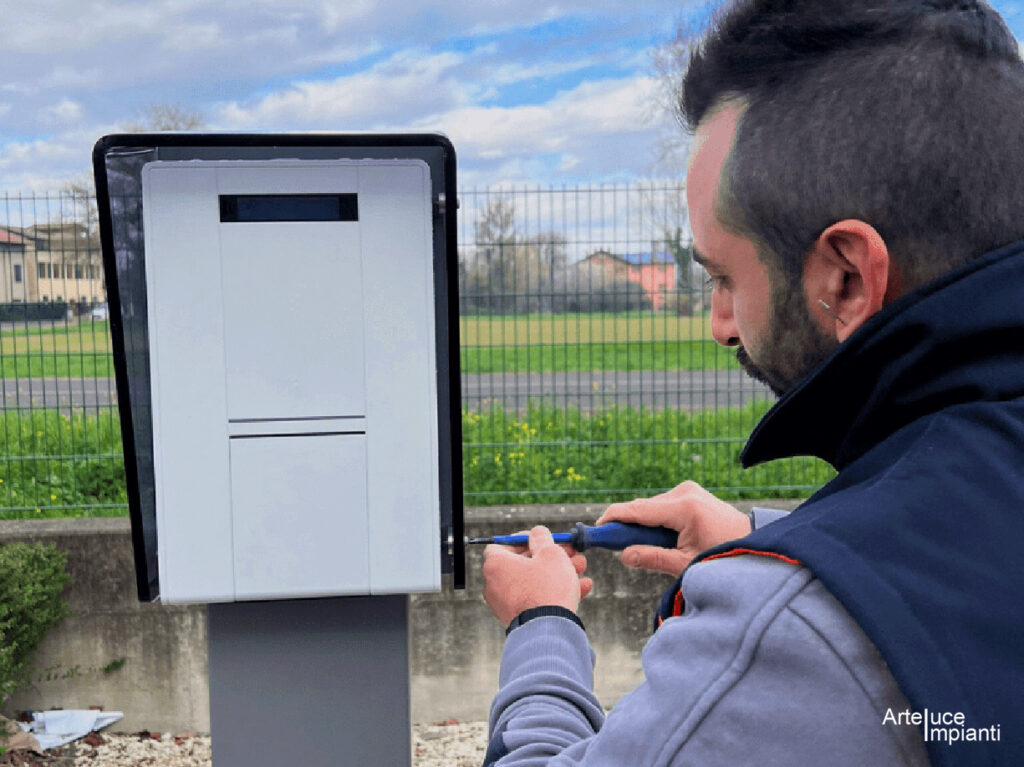 Installazioni colonnine elettriche a Scandiano (RE): soluzioni per contesti aziendali e residenziali | ARTELUCE IMPIANTI