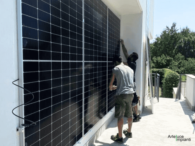 Pannelli fotovoltaici verticali a San Martino in Rio (RE): installazione a parete e integrazione impiantistica | ARTELUCE IMPIANTI