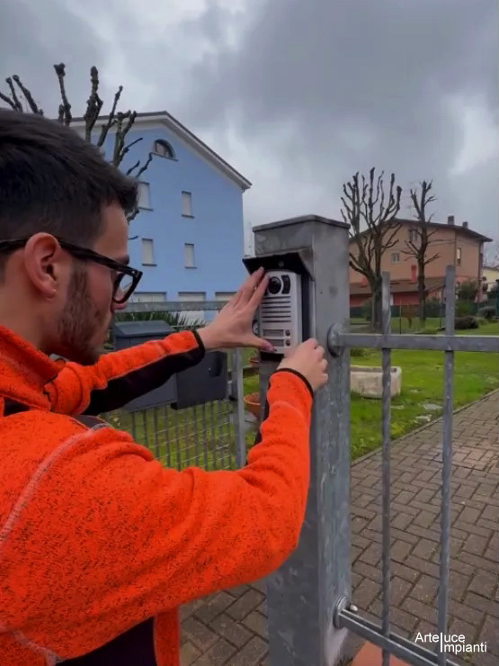 Metodo di lavoro e sostituzione del videocitofono